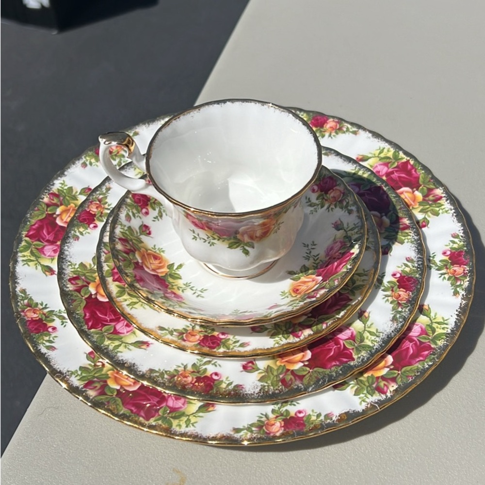 Royal Albert Old Country Roses 5 Piece place setting